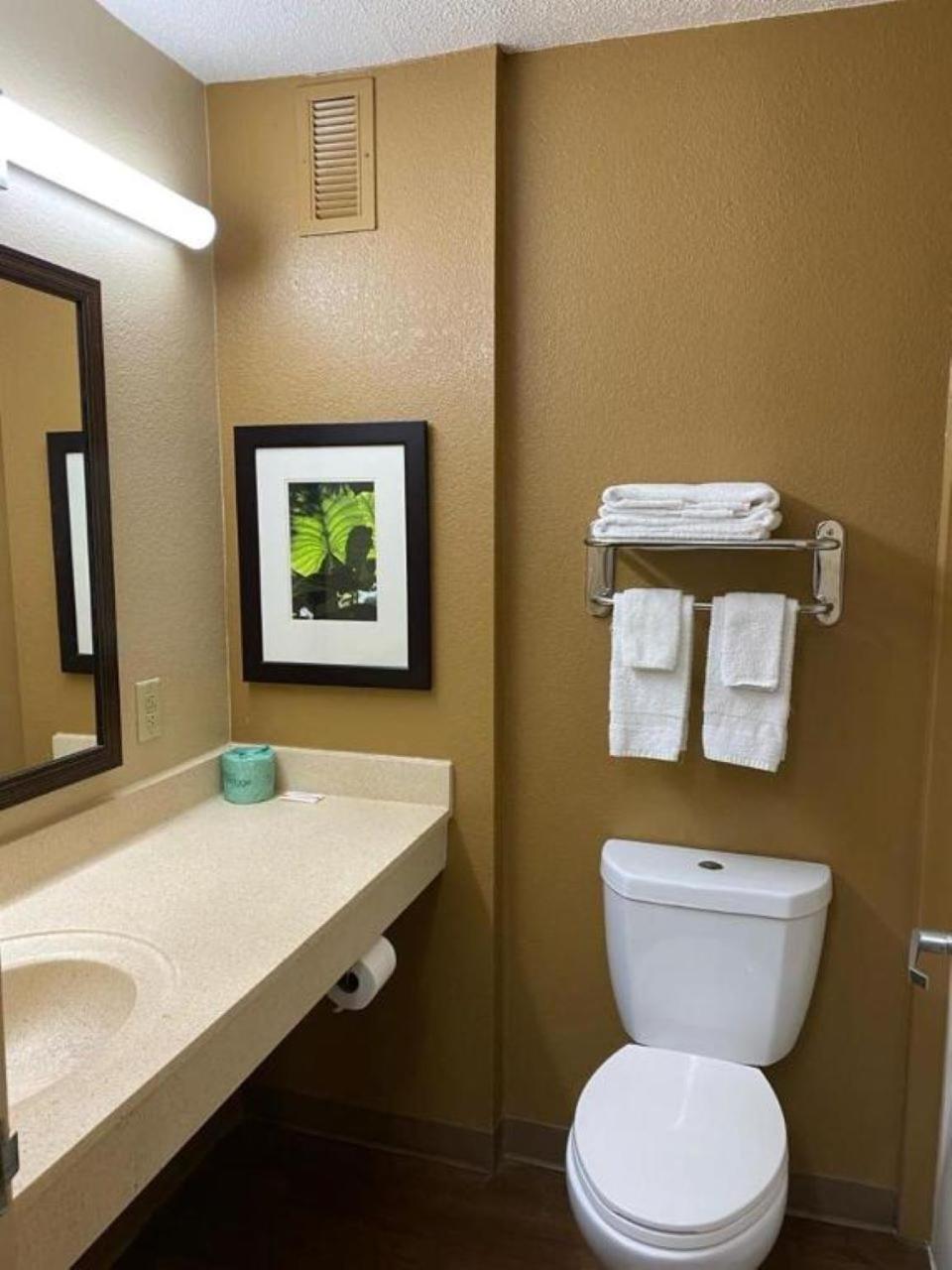 Suburban Studios Winston-Salem Near Hanes Mall Εξωτερικό φωτογραφία