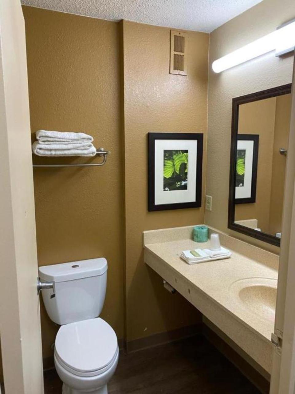 Suburban Studios Winston-Salem Near Hanes Mall Εξωτερικό φωτογραφία
